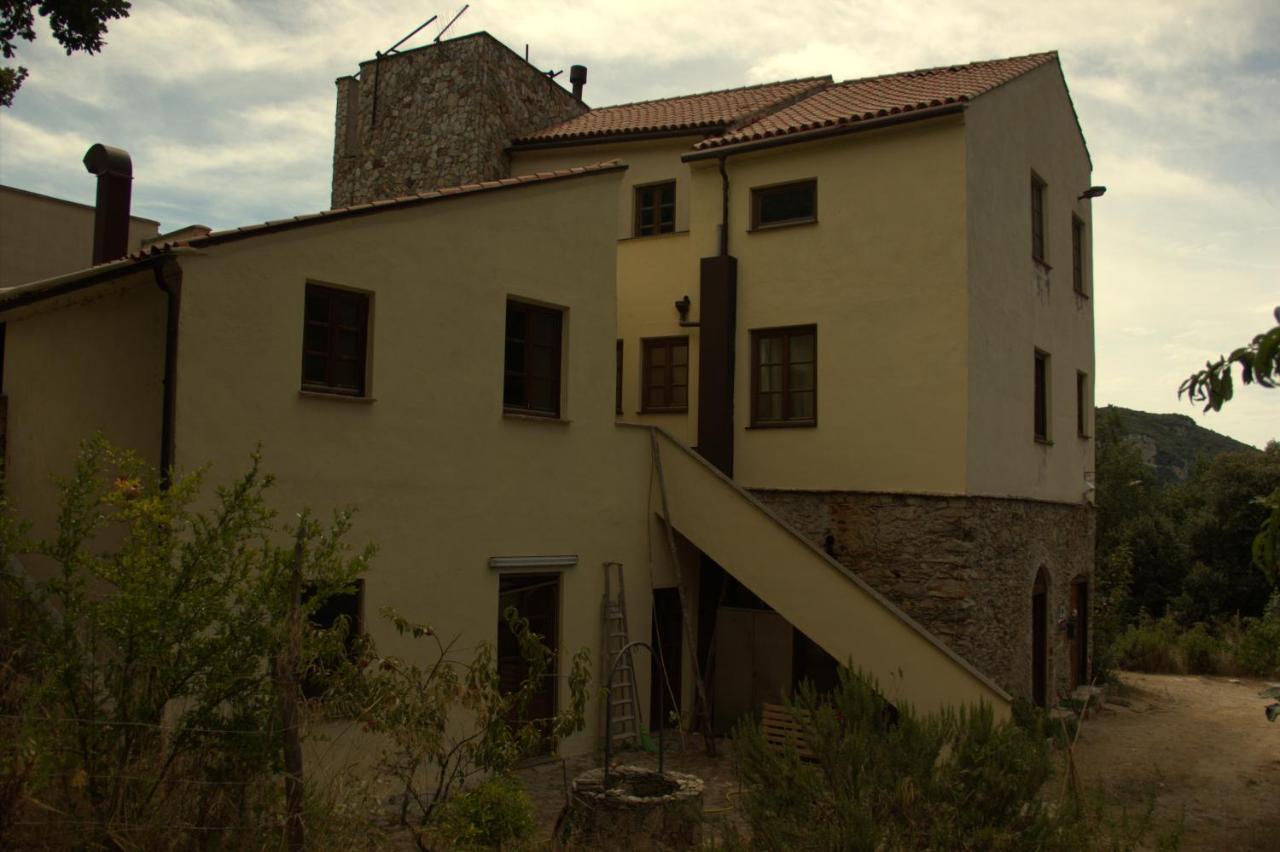 Le Petit Chateau Vezzi Portio Exterior photo