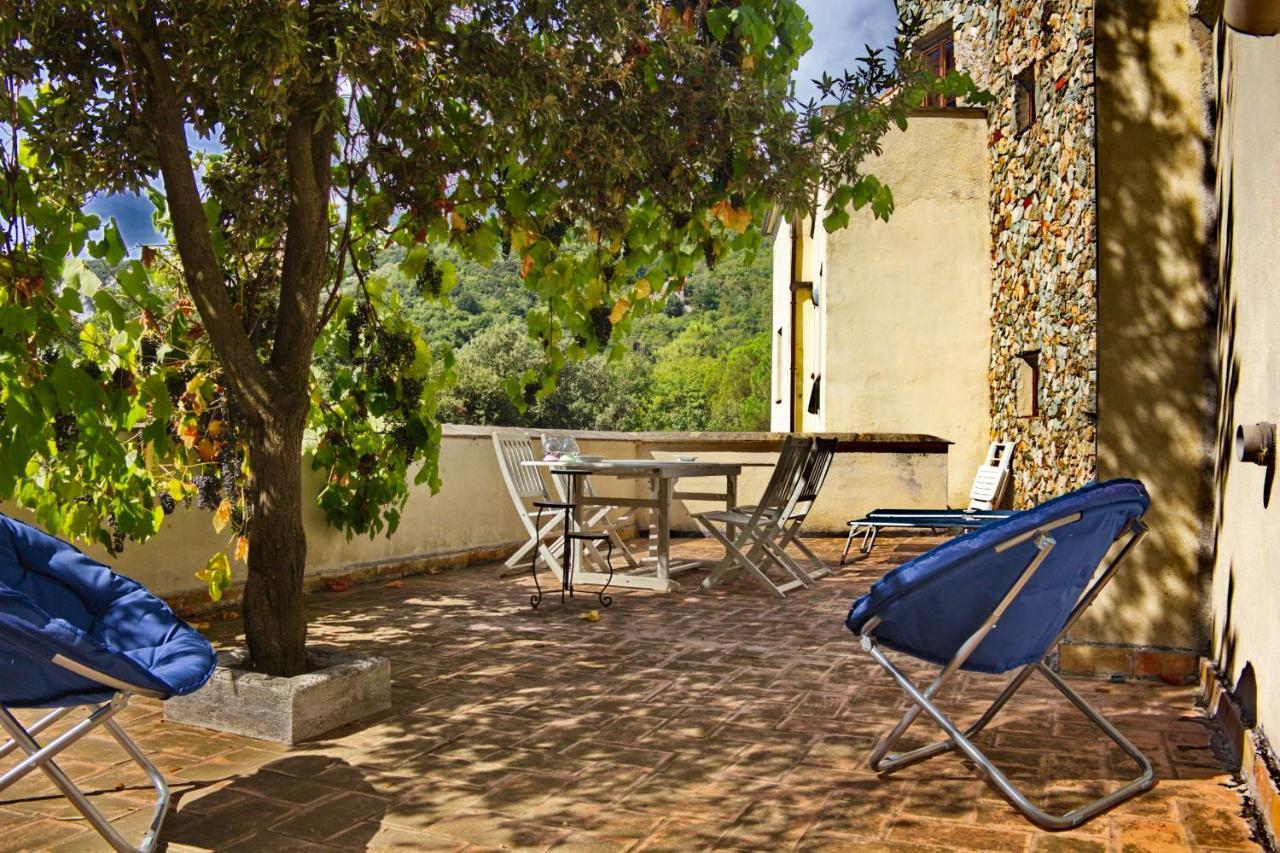 Le Petit Chateau Vezzi Portio Exterior photo
