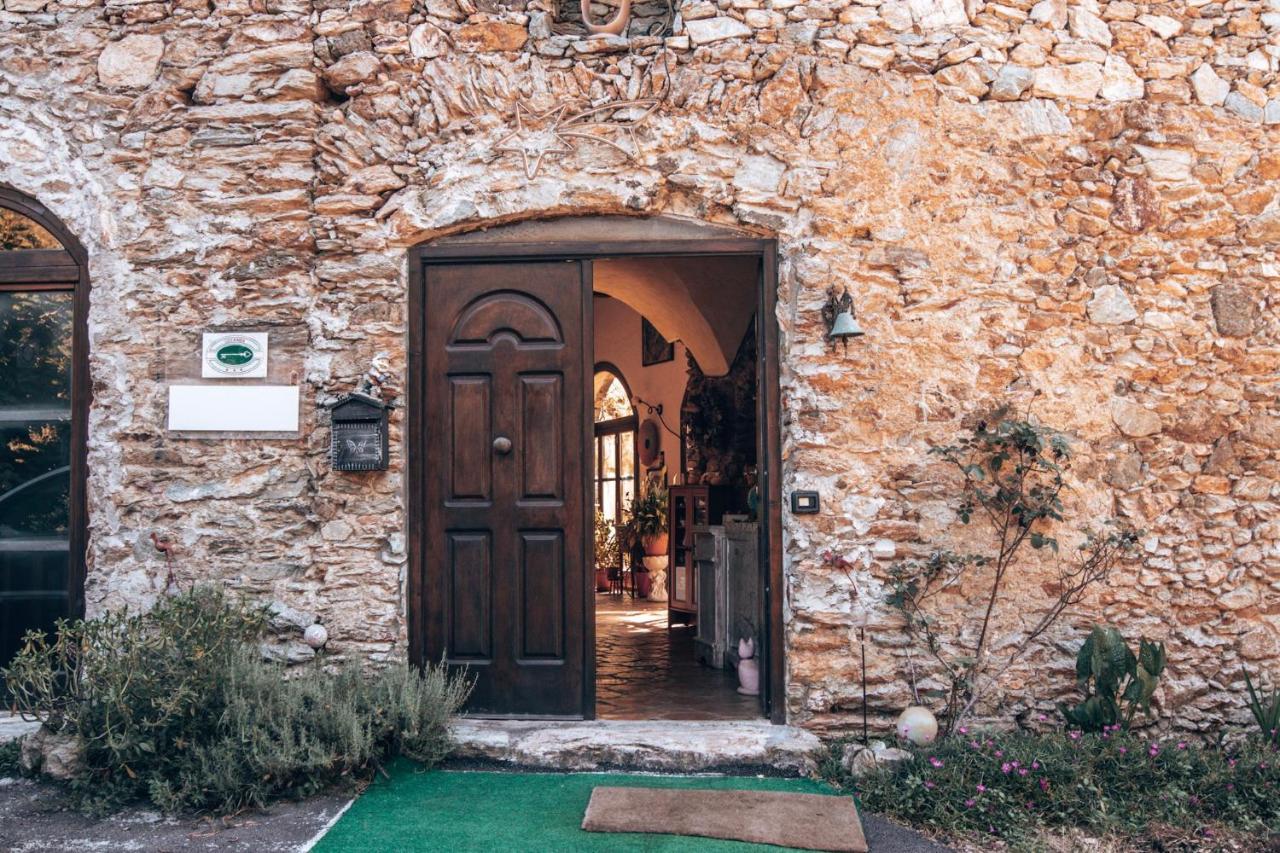 Le Petit Chateau Vezzi Portio Exterior photo