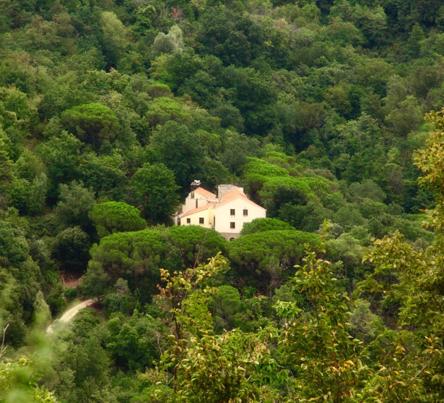 Le Petit Chateau Vezzi Portio Exterior photo
